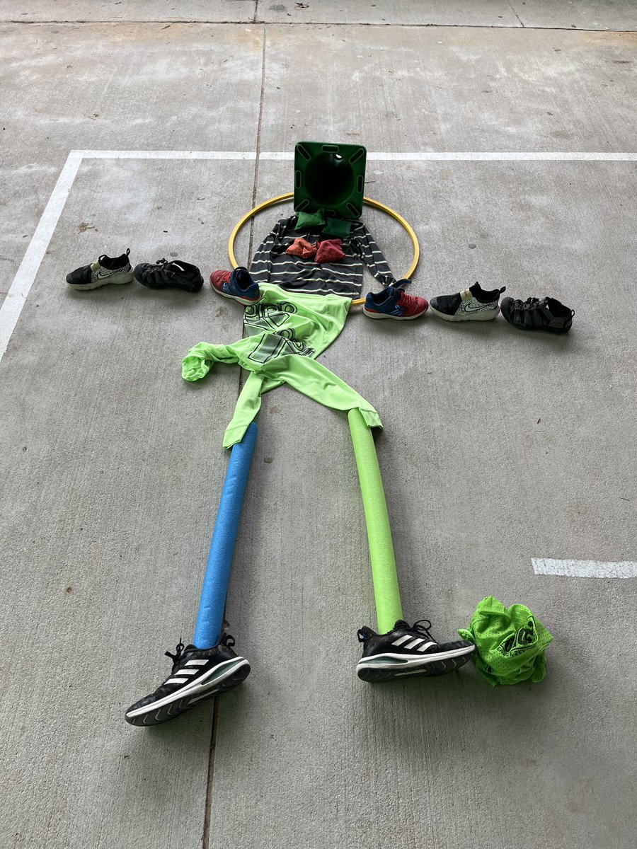 DannyLucio88's tweet photo. Some of the kids got pretty excited when we told them they could get creative in the last round of “Build a Snowman!” Thx @CoachGelardi for the great game!! @HumbleISD_FCE https://t.co/pe8qRNpXT3