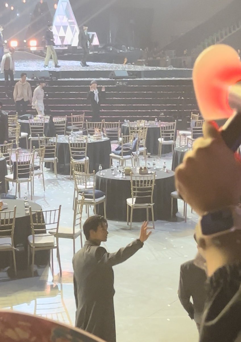 loverjuyeon's tweet photo. CORE MEMORY!!! SAW JUYEON UP CLOSE TONIGHT AT AAA 2023 https://t.co/Qw3N0Dd4NY