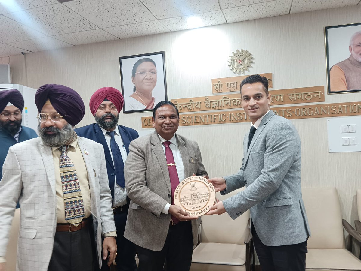 CSIR_CSIO's tweet photo. Defence officers from Secunderabad delved into the world of innovation at @CSIR_CSIO on 14/12/23, engaging with scientists to explore R&amp;D endeavors. A valuable experience as part of their management certification course. @CSIR_IND @DefenceMinIndia https://t.co/4wjQa3cv5o