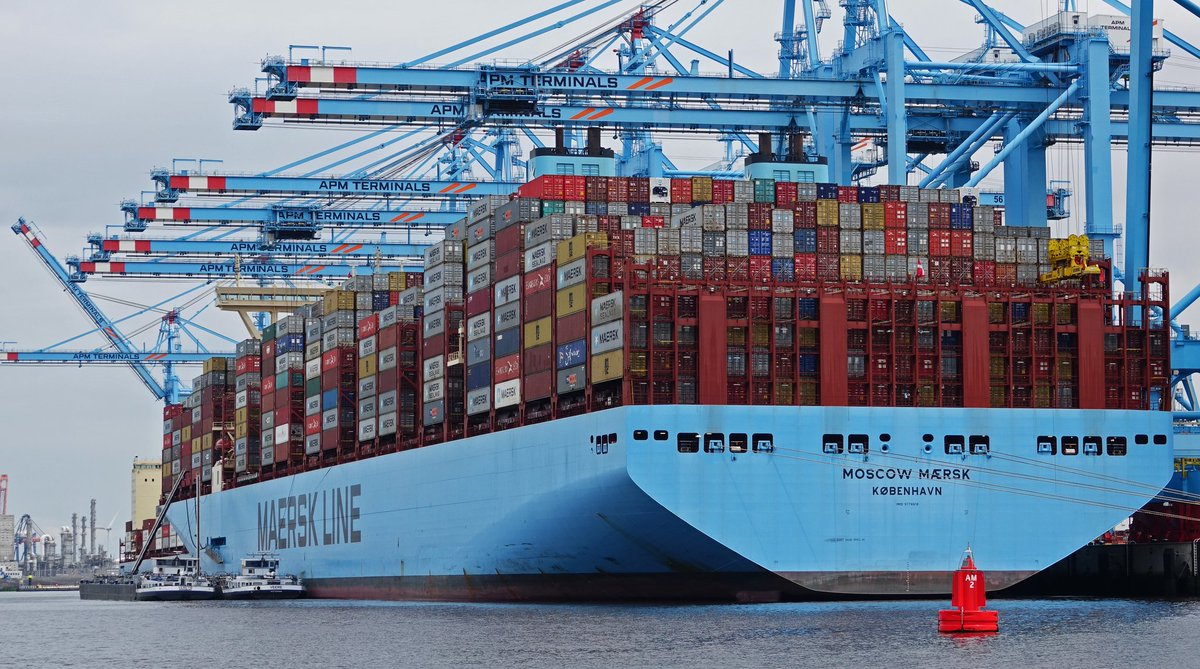 BREAKING:

⚡The Houthis seized another container ship

They forced the Maersk container ship heading to Israel to change its course, and it is now on its way to Yemeni ports.

Maersk Line is a Danish international container shipping company and the largest operating subsidiary