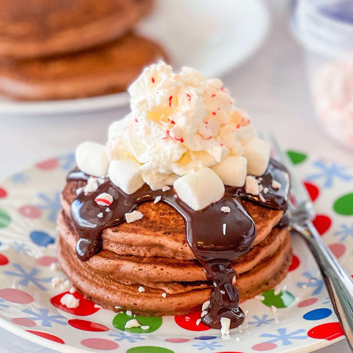 RealMomKitchen's tweet photo. Indulge Christmas morning with these Hot Chocolate Pancakes! A symphony of cocoa goodness in every fluffy bite! #ChristmasBreakfast #ChocolateLovers #PancakeMagic https://t.co/bcAd1qxFUP https://t.co/Enzv7UF9bN
