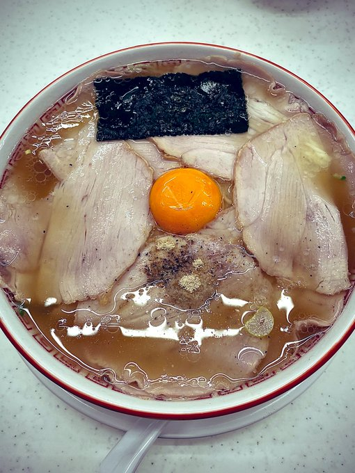 wave_coffee's tweet image. Big bowl of noodles  Women have such good appetites too.