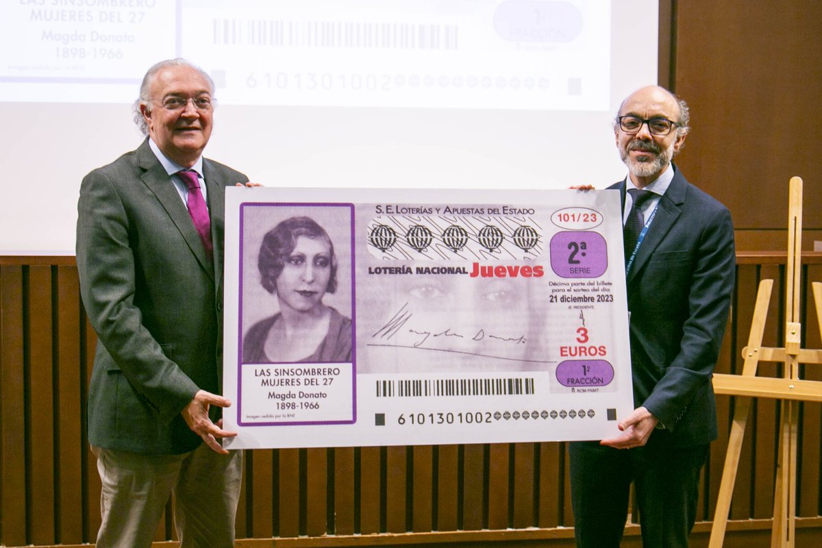 La @BNE_biblioteca y @Loterias_es han presentado esta mañana en el salón de actos de la BNE una nueva colección de décimos dedicada a ‘Las Sinsombrero’ en reconocimiento a estas pioneras a menudo olvidadas de la Generación de 27.