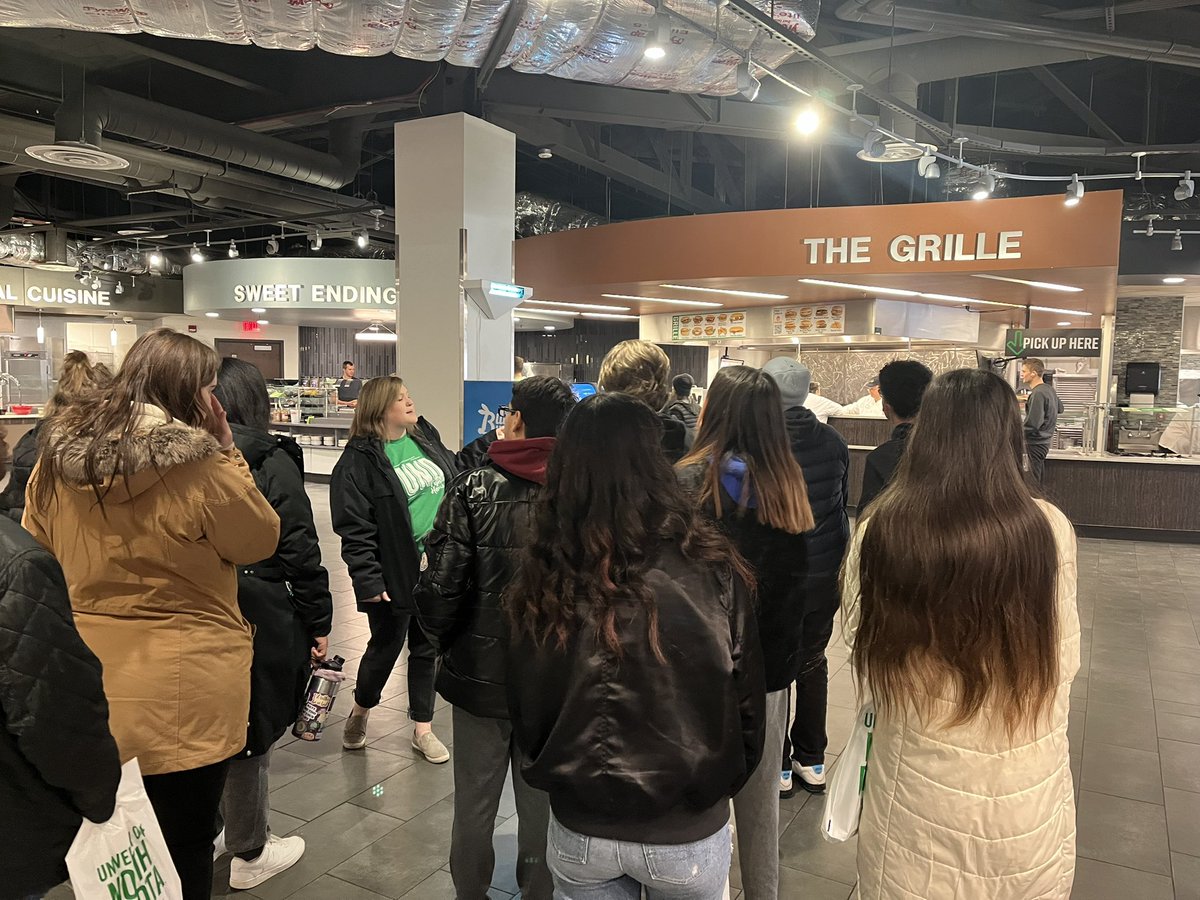 @vmsroyals 8th grade AVID Elective students had the opportunity to tour @UofNorthDakota yesterday! We saw classrooms, dorm rooms, common spaces, and everything in between on this beautiful campus! The dining center was also a big hit. Thankful for this amazing opportunity!