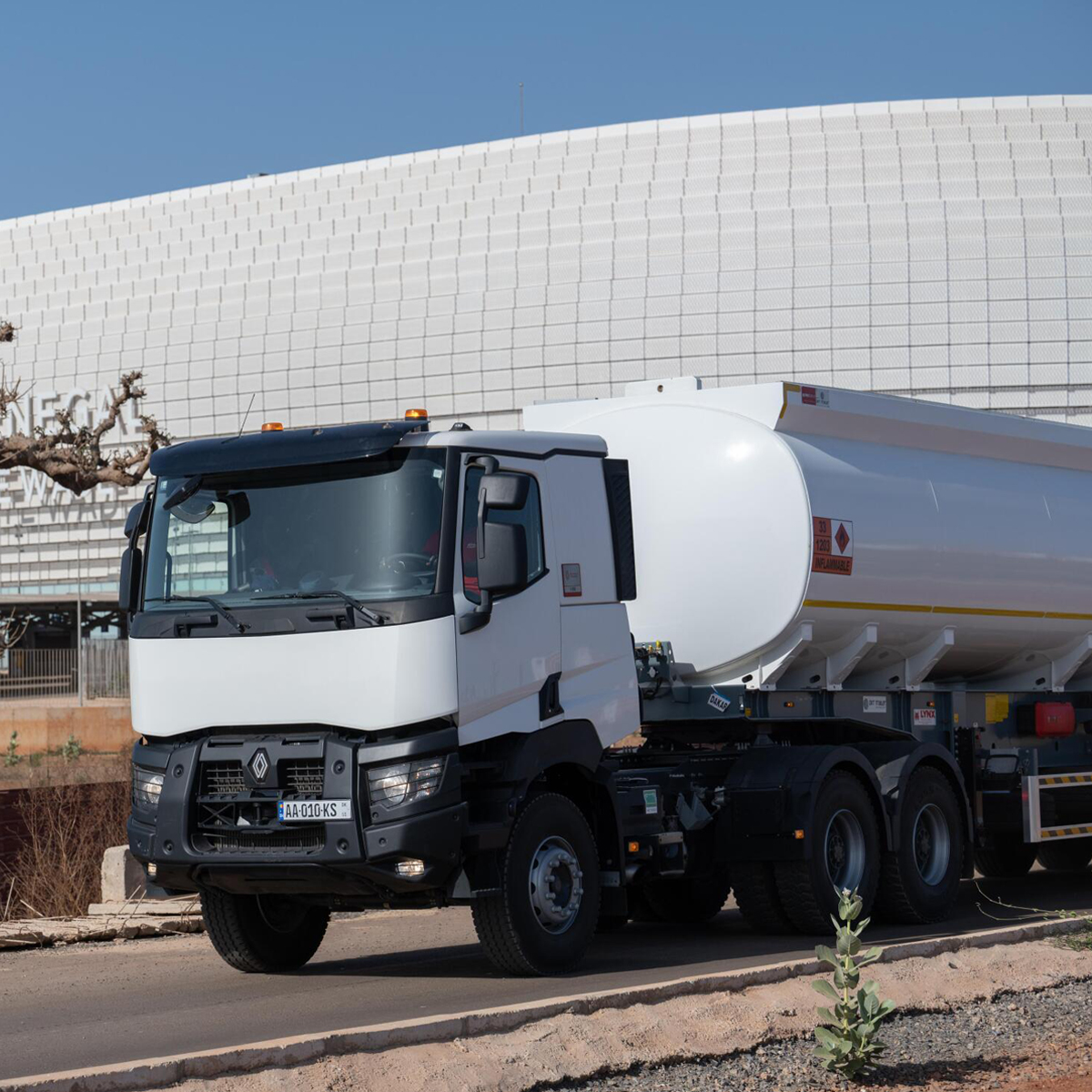RenaultTrucksEs's tweet image. ¿Necesitas un camión robusto, fiable y eficiente?

El Renault Trucks K es la solución perfecta para ti ya que está diseñado para circular por todo tipo de terrenos. 

¡Cuéntanos cuál ha sido tu trayecto más exigente!

#RenaultTrucksK
#CamiónTodoTerreno
#Robustez
#Fiabilidad