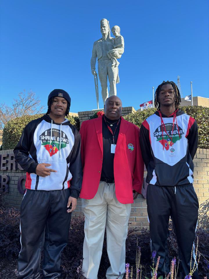 Coach Farmer @farmfreshwf , Ahmir Smith @AhmirJesus and Christian Zachary @christian_zach3 at Shriner’s Hospital in Greenville today.