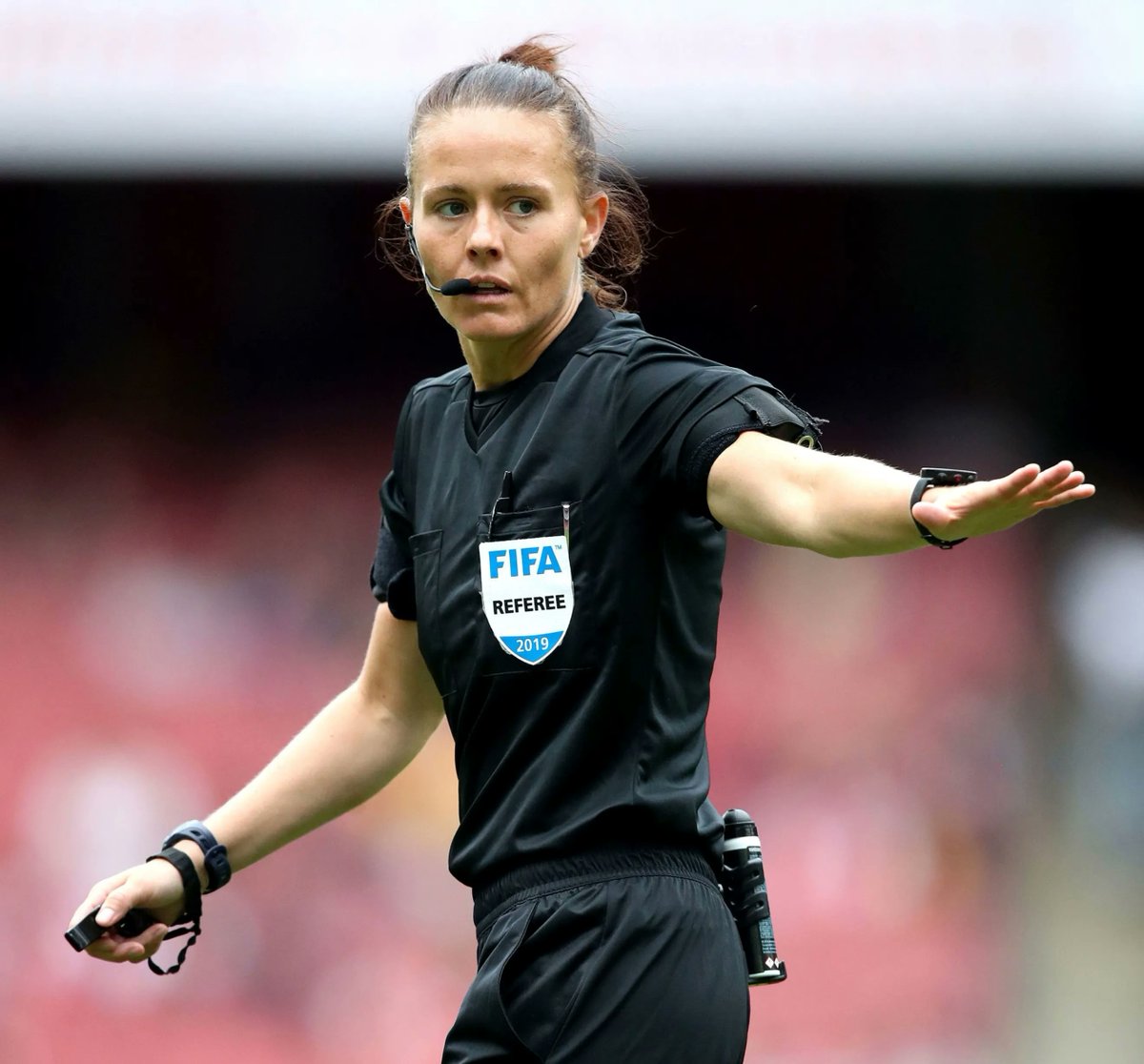 🚨 𝗕𝗥𝗘𝗔𝗞𝗜𝗡𝗚: Rebecca Welch will become the first female referee in Premier League history when she takes charge of Fulham vs. Burnley on Saturday 23 December. 👏