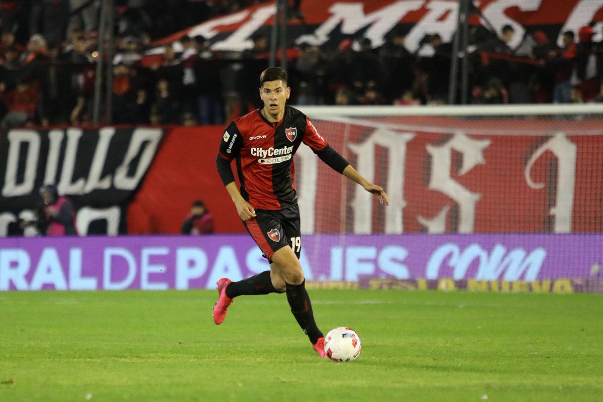 Desde la dirigencia de Sport Boys, me dicen que ya están cerrando detalles del contrato de Facundo Mansilla, de no mediar inconvenientes, el defensor ✈️ a Perú la próxima semana para poner su ✍️.

👀Nob no le cobraría el préstamo a S.B, el Club peruano sólo le pagaría el salario.