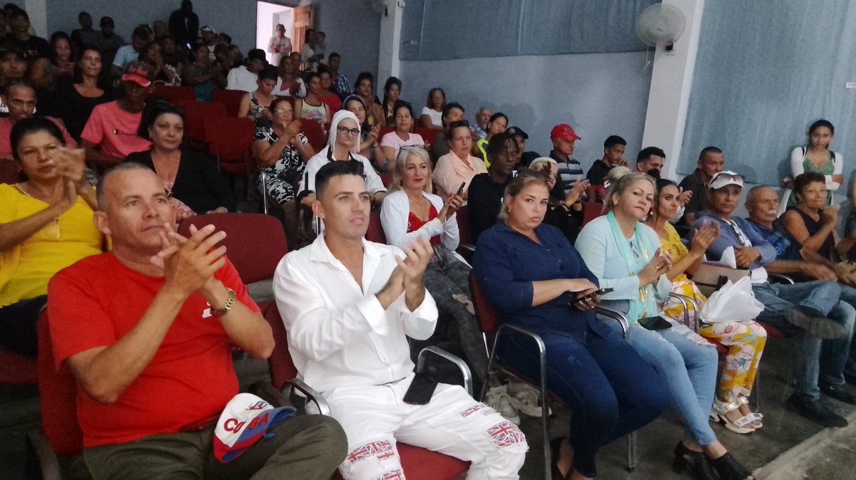 ACacocum's tweet photo. Emotivo acto por el día del trabajador de la cultura se desarrolló en esta mañana donde se reconocieron a trabajandores destacados del sector. Muchas felicidades a todos 🎂🎂🎂.
#EstaEsLaRevolución #Cacocum https://t.co/HAJKZ31m54