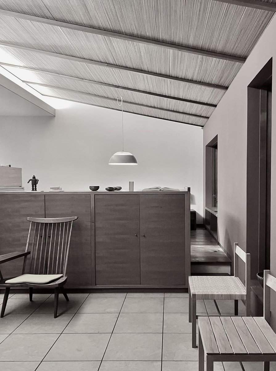 手嶋保さんの『道灌山の家』で椅子を見せていただいた後、ささやかな忘年会。