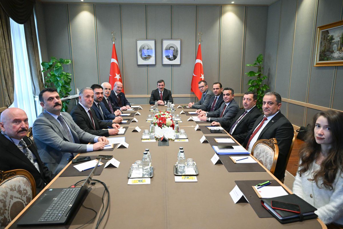 Gürsel Baran (@gurselbaran) on Twitter photo Cumhurbaşkanı Yardımcımız Sayın <a href="/_cevdetyilmaz/">Cevdet Yılmaz</a>’ı ziyaret ederek, üyelerimizin gündeminde yer alan ve reel sektörümüzü yakından ilgilendiren konuları aktardık.
Sayın Cumhurbaşkanımıza arz ettiğimiz konulardan biri, TBMM Genel Kurulu’nda kabul edilen, Kamu İhale Kanunu’na göre Cumhurbaşkanı Yardımcımız Sayın <a href="/_cevdetyilmaz/">Cevdet Yılmaz</a>’ı ziyaret ederek, üyelerimizin gündeminde yer alan ve reel sektörümüzü yakından ilgilendiren konuları aktardık.
Sayın Cumhurbaşkanımıza arz ettiğimiz konulardan biri, TBMM Genel Kurulu’nda kabul edilen, Kamu İhale Kanunu’na göre