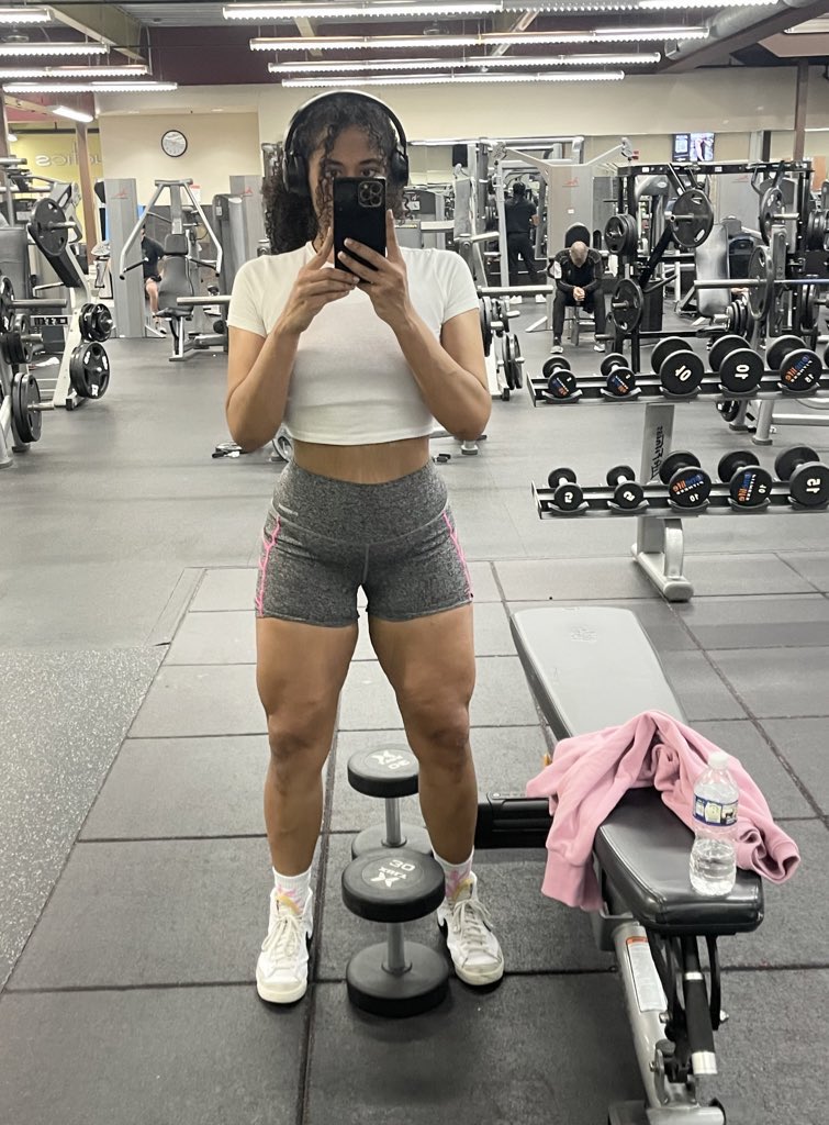 JasmineS_Bolden's tweet photo. Working on physical health after have a baby was a breeze. Learning to love yourself and your body after a baby, is hard. Holding myself accountable to continue my journey, but with more love and less self deprecation. 

#3monthspostpartum  #postpartum https://t.co/sRkjNXKWWn