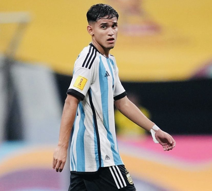 🔝Informa <a href="/marcosbonocore/">Marcos Bonocore</a> que Dylan #Gorosito, FIGURA en el #MundialSub17 de lateral derecho, será subido a #Reserva y arranca con el grupo el 28/12.