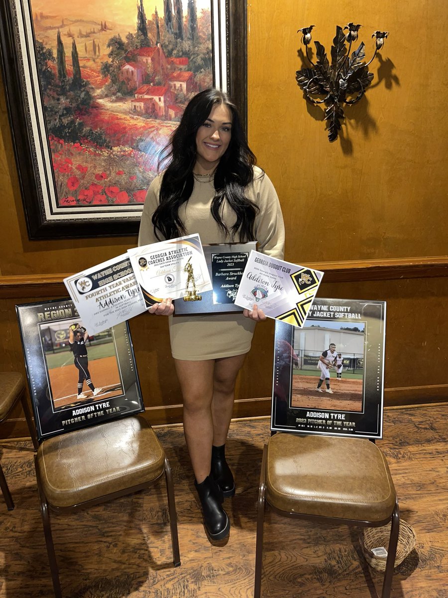 Wrapping up my Senior Season full of gratitude for this team and the relationships this sport has provided me over the past 4 years!
All-State 2nd Team UTL 
All-Region 3-AAAA Pitcher of the Year 
All-Region 3-AAAA 1st Team 
Barbara Struckoff Award 
4th Year Letter
State runner-up