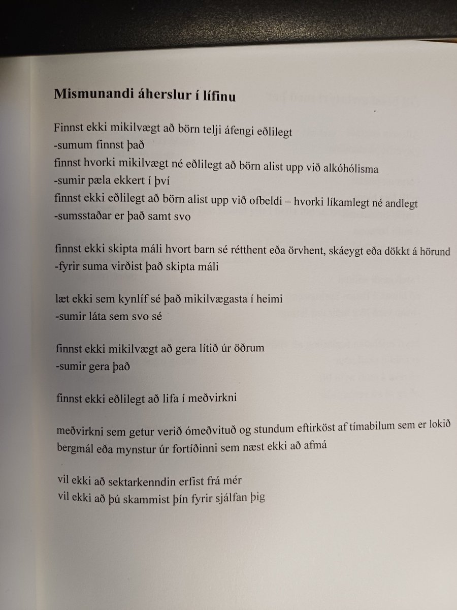 Ljóð úr ljóðabókinni "Hafið... 20 cm í landabréfabók"