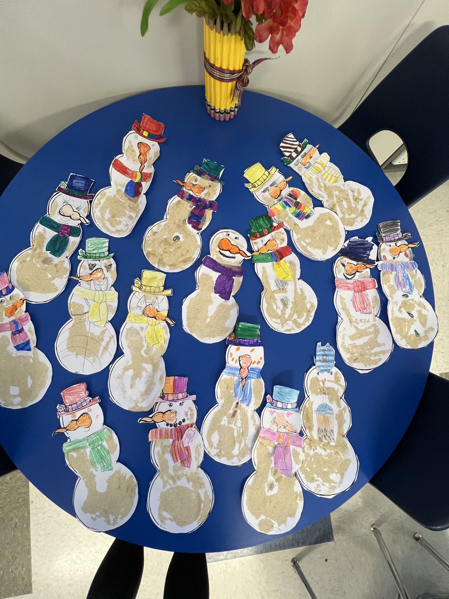 This week we’ve been learning all about holidays around the world 🌍🇦🇺 Today we made “sandmen” & “sandwomen” like they do in Australia! #bfrocks