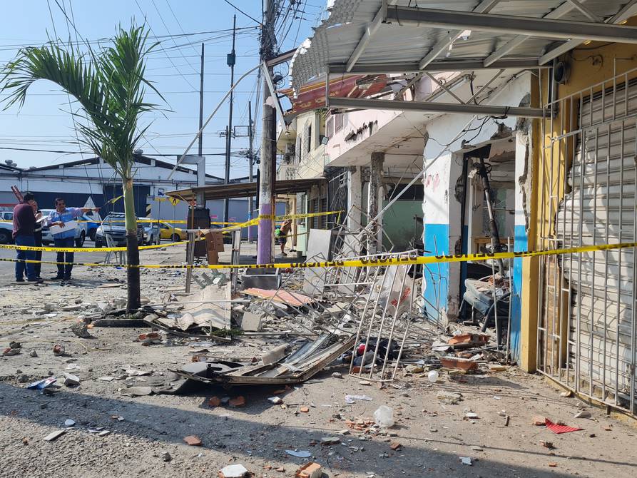 #Guayaquil | ‘Escuché un estruendo, vi una llamarada y el carro volar’: afectados por explosión en La Pradera vivieron momentos de pánico ow.ly/JUry50QiOoG