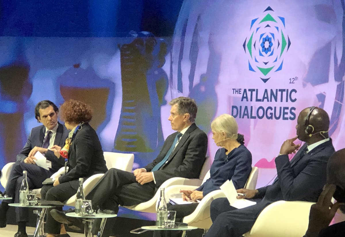 Aux @Atl_Dialogues 2023, @elisabethguigou, @anapalacio, John Sawers et le général Birame Diop, sous la modération de @AslanTV, réfléchissent à l’avenir du multilatéralisme et des partenariats stratégiques à l’aune des défis climatiques, des guerres de Gaza et d’Ukraine et de…