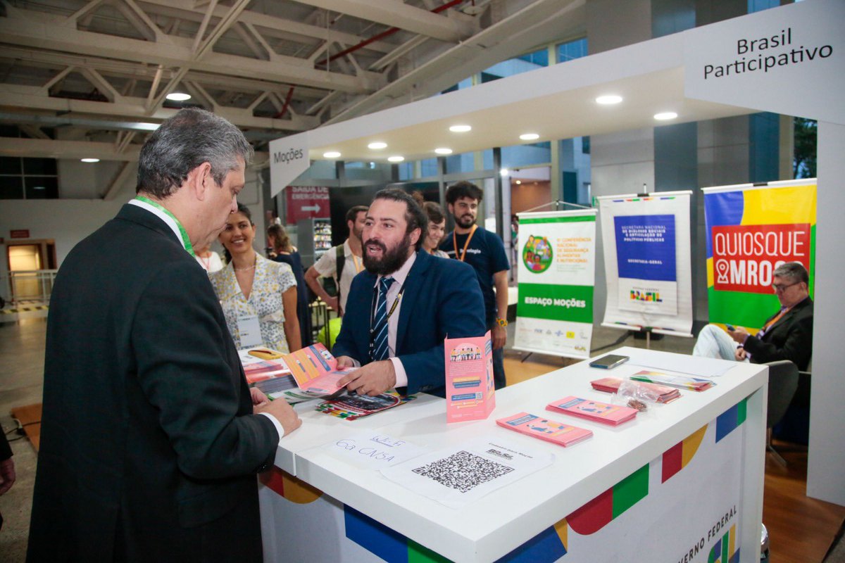 KelliMafort's tweet photo. Promovendo diálogo e parcerias! 🤝🏛️ A @sgpresidencia , através da DPSC da SNDSAPP, está presente nas Conferências Nacionais com o Quiosque #MROSC. A próxima é a Conferência Nacional de Juventude. Buscamos fortalecer laços entre o governo e as Organizações da Sociedade Civil. https://t.co/lyoauCMG8c