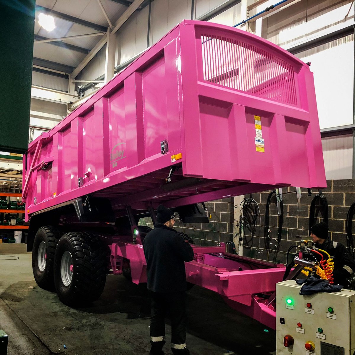 BaileyTrailer's tweet photo. We’re adding more to our pink TB15 trailer ahead of our prize draw tomorrow - with over £34k raised for Breast Cancer Now! Here it is in the works receiving front mudflaps...
#WinItInPink #BreastCancerAwareness #CharityFundraising https://t.co/k0cdVi5wSu