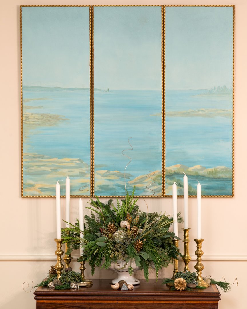 Who says your holiday decor has to be all about red + green? This year, we're making waves with a fresh twist on tradition. Sparkling ornaments, serene blues, and coastal charm – because the ocean's palette deserves a place in our festive celebrations too!