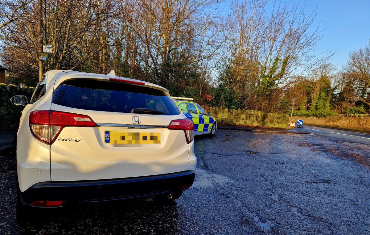 #EdinburghRP carried out a road check on Old Dalkeith Road this morning. Twenty-six vehicles were stopped, including these two that had no insurance or driving licence. Both were seized, and the drivers reported. #Fatal5 #S165 #CheckYourDocuments