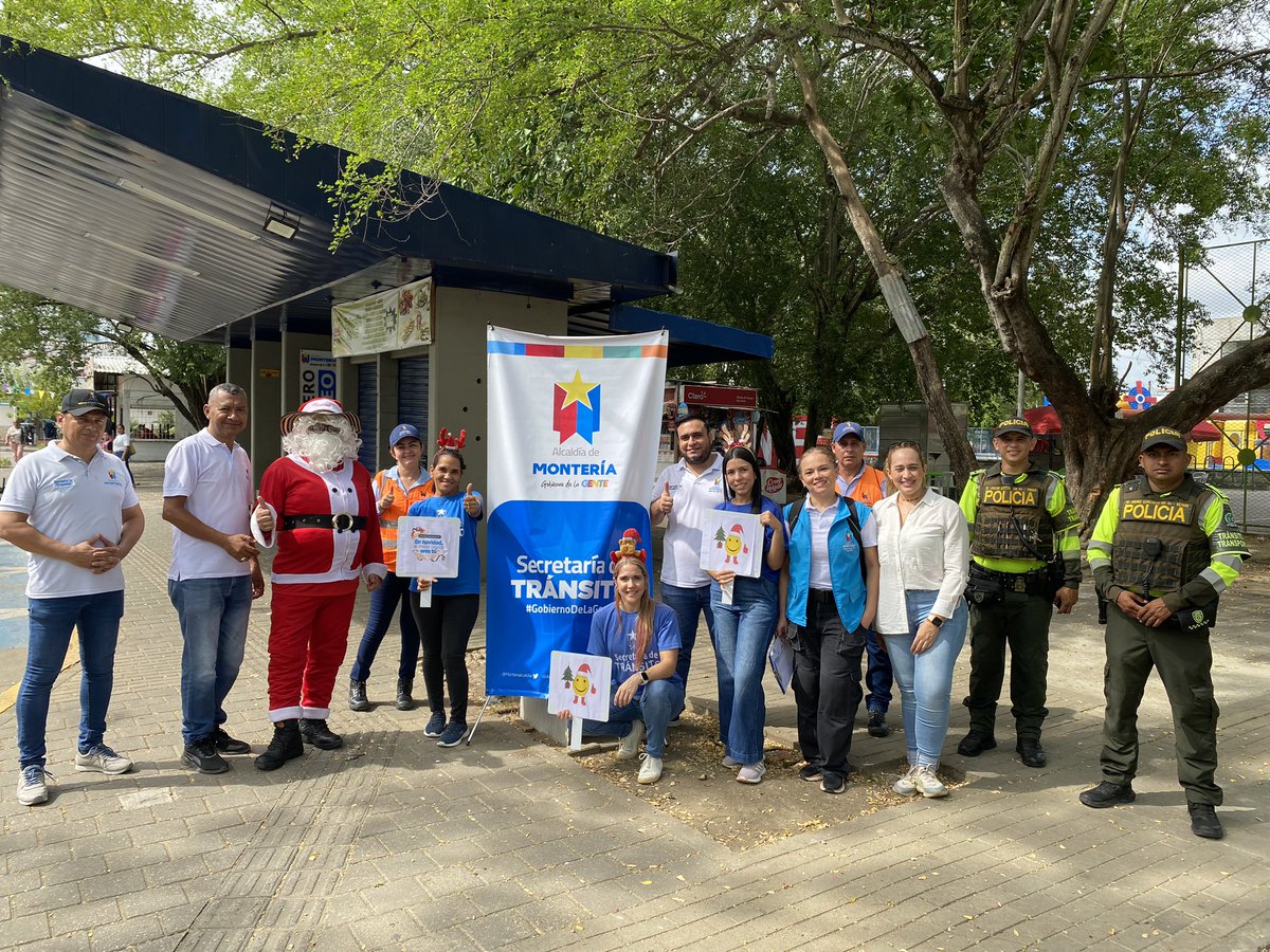⚠️Desde el parque del Avión realizamos charla  pedagógica a la ciudadanía, con el fin de generar cultura vial en los monterianos, haciendo un  llamado a respetar las normas de tránsito y utilizar los elementos de protección.

🎄🎁En navidad, el mejor regalo eres tú.