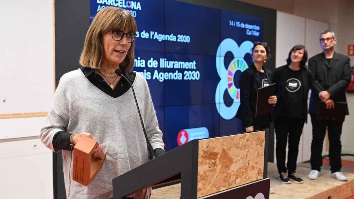 #Agenda2030 Barcelona (@bcn_agenda2030) on Twitter photo <a href="/ImproBarcelona/">𝐈𝐌𝐏𝐑𝐎𝓫𝓪𝓻𝓬𝓮𝓵𝓸𝓷𝓪</a> <a href="/kloosiv/">Kloosiv Coop🏠👪</a> <a href="/Fundacio_Damm/">Fundació Damm</a> <a href="/Metzineres_org/">Metzineres</a> <a href="/enbicisenseedat/">En Bici Sense Edat</a> <a href="/MWCapital/">Mobile World Capital Barcelona</a> <a href="/ViladecansTweet/">AjuntamentViladecans</a> 🏆 Premi a la millor iniciativa de foment de la participació en l'entorn dels ODS ➡️ Projecte Joves per la Igualtat: Una proposta participativa de la <a href="/FEDAIA/">FEDAIA</a>.
🏆 Premi a la millor iniciativa d'un centre educatiu reglat de primària ➡️ Projecte ‘Els ODS a l'escola’ de <a href="/DMSEscola/">DMS</a>. <a href="/ImproBarcelona/">𝐈𝐌𝐏𝐑𝐎𝓫𝓪𝓻𝓬𝓮𝓵𝓸𝓷𝓪</a> <a href="/kloosiv/">Kloosiv Coop🏠👪</a> <a href="/Fundacio_Damm/">Fundació Damm</a> <a href="/Metzineres_org/">Metzineres</a> <a href="/enbicisenseedat/">En Bici Sense Edat</a> <a href="/MWCapital/">Mobile World Capital Barcelona</a> <a href="/ViladecansTweet/">AjuntamentViladecans</a> 🏆 Premi a la millor iniciativa de foment de la participació en l'entorn dels ODS ➡️ Projecte Joves per la Igualtat: Una proposta participativa de la <a href="/FEDAIA/">FEDAIA</a>.
🏆 Premi a la millor iniciativa d'un centre educatiu reglat de primària ➡️ Projecte ‘Els ODS a l'escola’ de <a href="/DMSEscola/">DMS</a>.