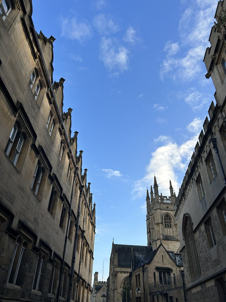 Wonderful to be back in oxford to premiere @gjackson3 ‘The Christmas Story’ with @MertonCollChoir 🎶🎶