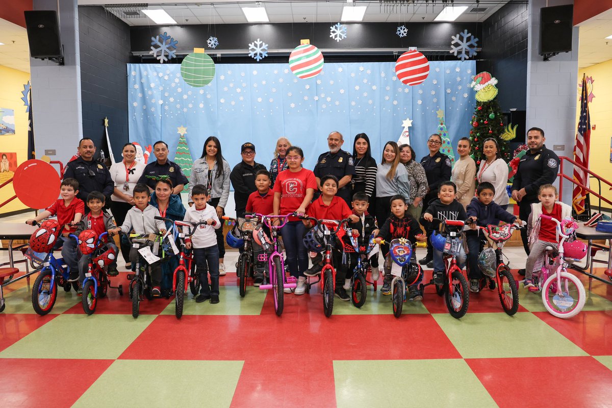 DFOLaredo's tweet photo. .@DFOLaredo - the Hidalgo Veterans Support Program (VSP) held their 1st Annual Bicycle and Scooter Drive. Veterans from the Hidalgo Port of Entry gathered for a noble cause and donated 54 bicycles 🚲 and scooters 🛴 to four elementary schools of @lajoyaisd. @CBP @CBPSouthTexas https://t.co/6mGS0CaL2r