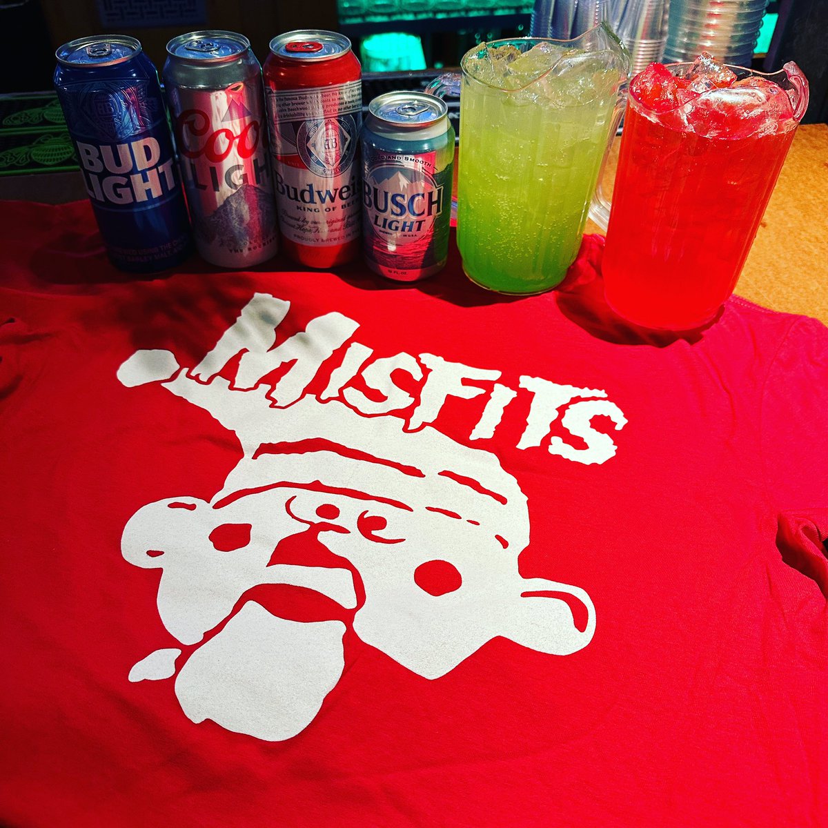 It’s DAY 2 of our CHRISTMAS PARTY and we’re giving away FREE T SHIRTS TILL WE RUN OUT!!! Be sure to check our awesome drink specials tonight too! 
$2 double wells
$4 domestic cans
$5 32oz LONG ISLANDS, Holly Jolly Rancher shots, and Tito’s White Tea shots. 
$6 STELLA ARTOIS PINTS