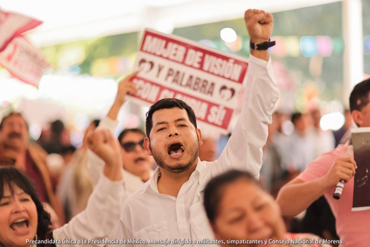 Hace poco pasamos por Guasave, me pararon en la carretera y quedé de regresar. Aquí estoy para saludar a ejidatarios, pescadores, agricultores, mujeres y hombres trabajadores que aman su tierra y a su patria, igual que nosotros. Juntos vamos a seguir transformando para bien a