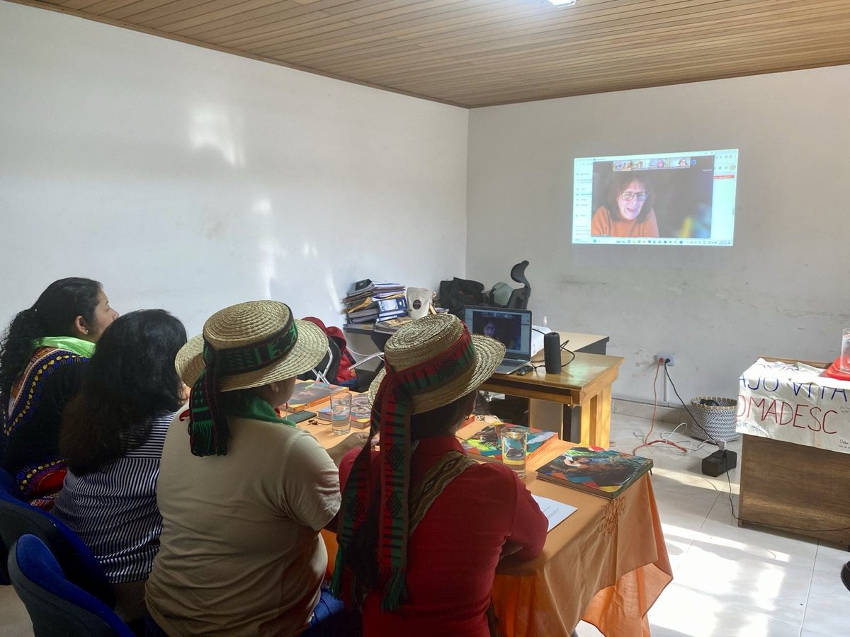 Impactante reunión con Embajadora @jacqui_oneill y valiosas defensoras de DDHH de @Nomadesc, Resguardo Cerro Tijeras, Palenque el Congal Buenaventura, #MujeresPorlaVida. Solidaridad desde 🇨🇦 con mujeres constructoras de paz y dignidad en 🇨🇴 @renacientes @ACIN_Cauca @CNA_Colombia