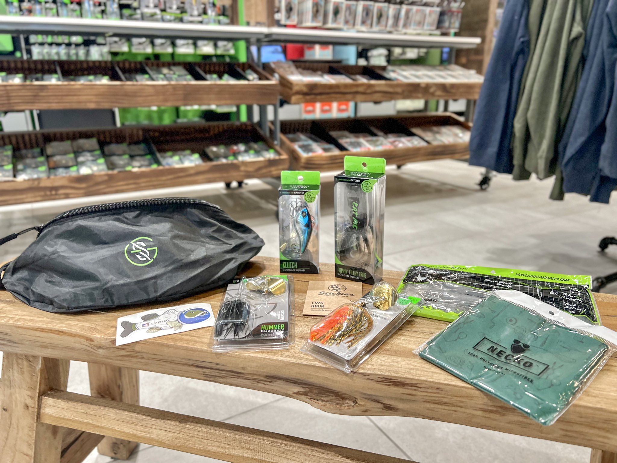 Mall of America on X: Gift the unexpected! Now - 6 p.m., score 50% off a  Googan Fanny Pack + 5 mystery lures at Karl's Fishing & Outdoors located on  Level 1