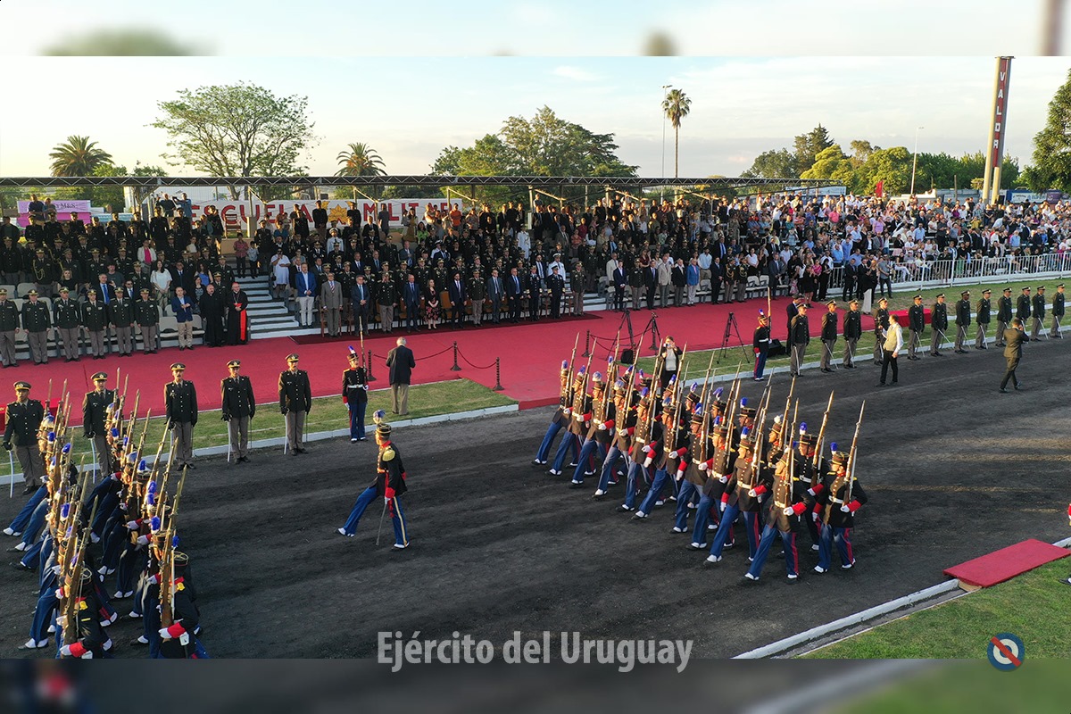 EJÉRCITO DE URUGUAY - Página 43 GBV8jhpXYAAZtM2?format=jpg&name=medium