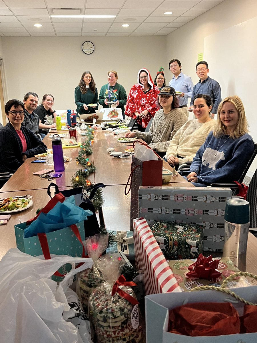 ⁦<a href="/KathyGreenLab/">The Green Lab</a>⁩ ⁦<a href="/NU_Pathology/">Northwestern Pathology</a>⁩ celebrating the holidays and wishing for peace worldwide…..