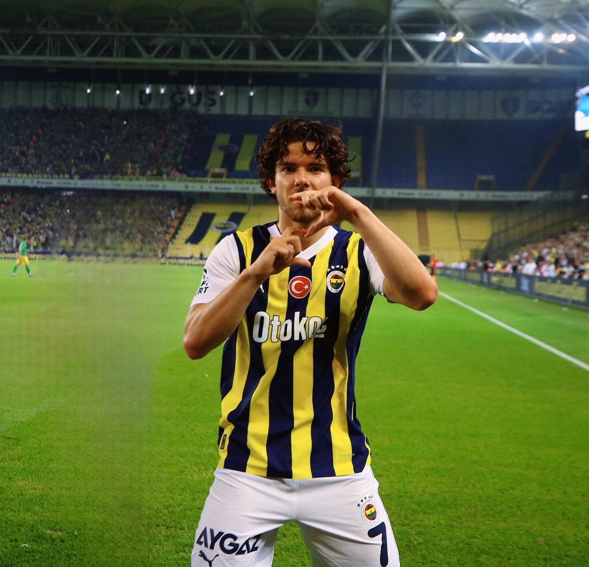 VEFANIN ADI, FENERBAHÇE’NİN HAS EVLADI EN ÇOK SENİ SEVİYORUM FERDİ KADIOĞLU.