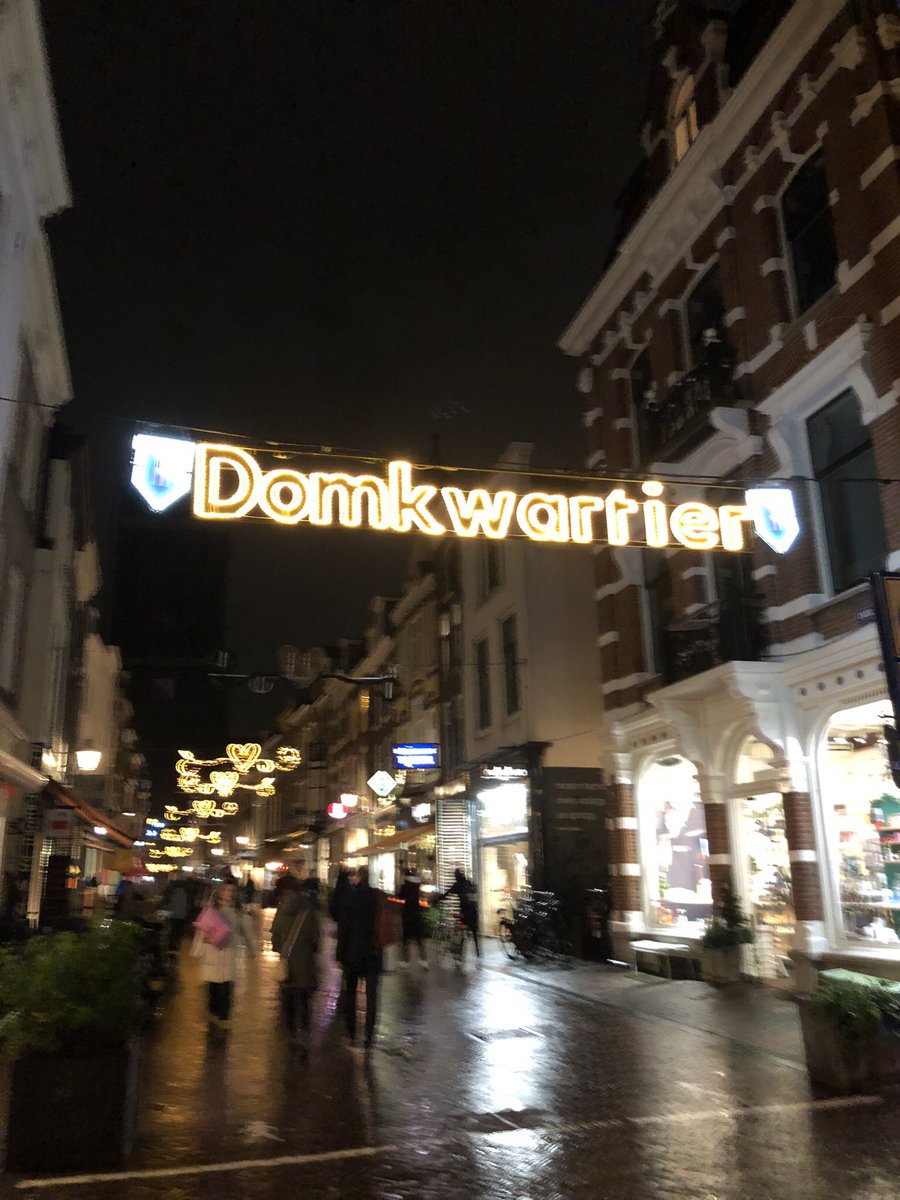 angela_vanee's tweet image. Utrecht by night! #uteregmnstadsie #uuuuuuu #sfeerverlichting #utrecht #christmaslights #luc #wednesdaynight #christmasparty #kwartieren