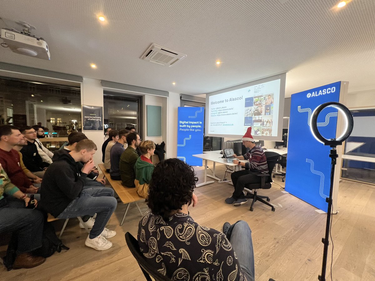 tech_alasco's tweet image. Couldn’t make it to today’s Micro frontends #meetup Christmas edition with @munichjs made by @FlorianRappl ? No worries, here is the stream: youtube.com/live/FkomOOzb3…