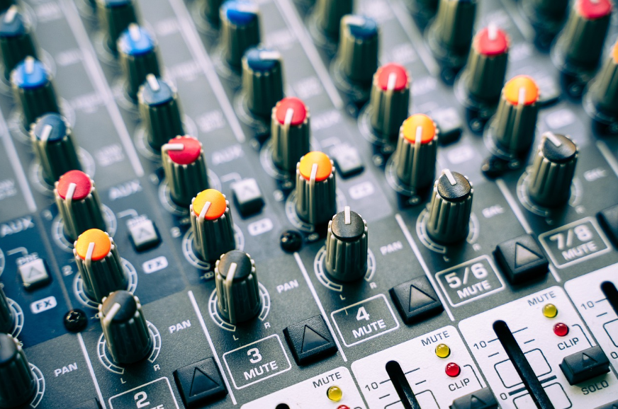 Rofilm1's tweet photo. Only 3 days left of my "You save more than you pay" action on sounds, sound tools and know-how of music production.
https://t.co/dhpN66jnZy
#musicproduction #soundtools https://t.co/nPJfe7BZMj
