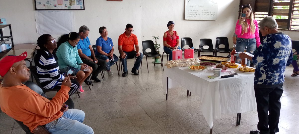 El Departamento de transporte realiza una pequeña actividad por el día del Educador #dgesagualagrande #DirectorEducacionSagua #comunicadoradpe #DPEVillaClara #CubaMined #educaciónsagua #JornadaDelEducador@ElviaFabrega <a href="/EstevezMidiala/">Midiala Gallego Estévez</a> <a href="/FarinaEstevez/">Yoandry Fariña Estévez</a>