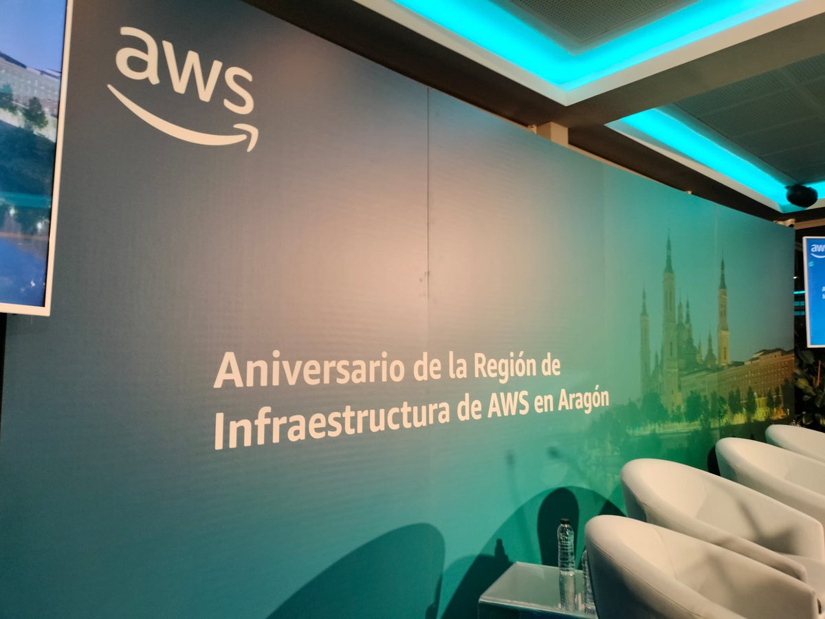 JLambanM's tweet photo. Traer a Amazon Web Services a #Aragon fue uno de los principales logros de mi Gobierno. Nos convirtió en referencia española de la economía digital.Antes de irnos, dejamos encauzada la instalación de más centros. Espero que vayan materializándose.Todo empezó en 2018 @martagaston https://t.co/fYbIpgHV30