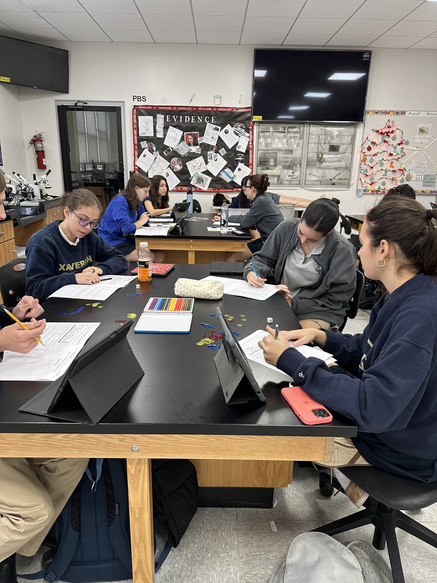 KrishPsych's tweet photo. @XHS@KrishPsych Students in MI taking on the challenge of the mystery behind Antibiotic Resistance. https://t.co/tzCettdQyg