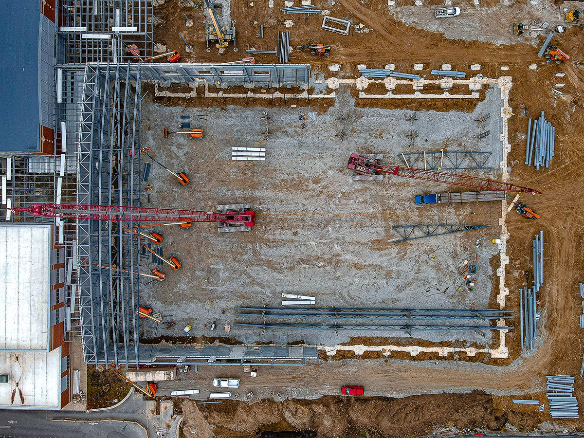MeyerNajem's tweet photo. Trusses on the 167,000-square foot Brownsburg High School Fieldhouse have begun to be lifted into place! When fully assembled on site, each truss will span 229 feet and be nearly 15 feet in height.

Stay tuned for more project updates!
@csoarchitects @_design27 https://t.co/7ZuZr2OoAb