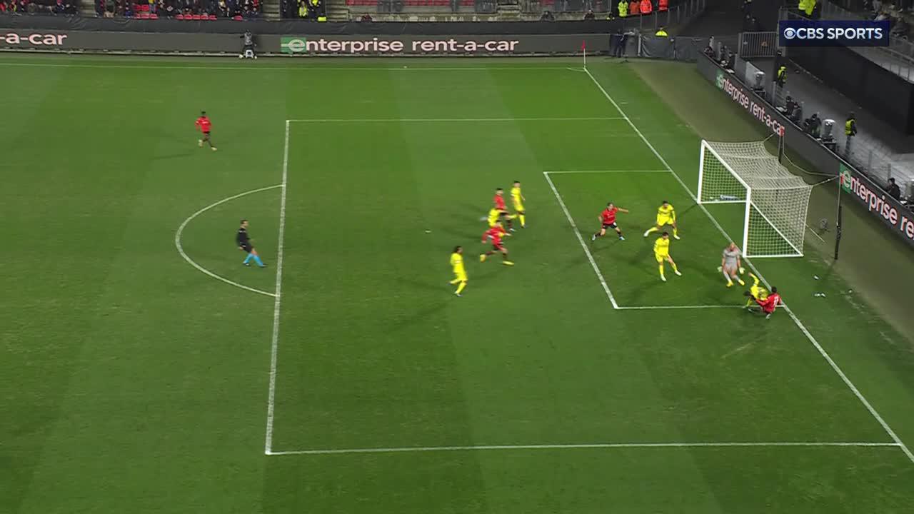 Rennes answers back as Lorenz Assignon scores a special goal!He sits down the defender and nutmegs the goalkeeper! 🥶