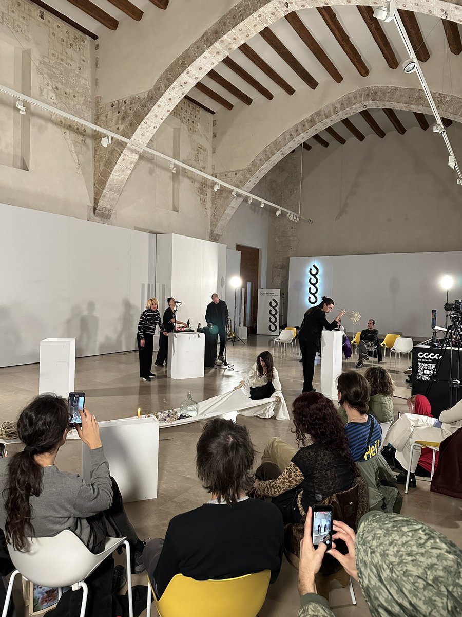 centredelcarme's tweet photo. 🎺 Hui gaudim de la #CCCCPerformance ‘SITUACIONES’ amb la plataforma Diàleg Obert i els artistes #BeamSplitter, duet que uneix la veu amplificada amb el trombó, fent ús de l’electrònica analògica.

🔴 Directe: https://t.co/0XxqaIY6q1 https://t.co/kNCz4CrLJ3
