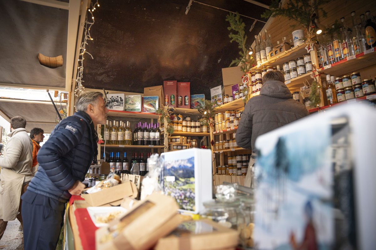 JPBARBIERISERE's tweet image. À la rencontre des producteurs isérois labellisés #Ishere présents sur le marché de #Noël de Grenoble.