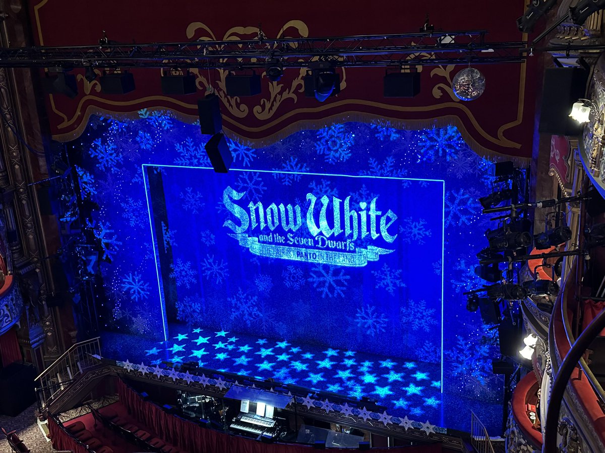 It’s that time of year again The time where I make @kperreault95 watch a Christmas Panto 🙌