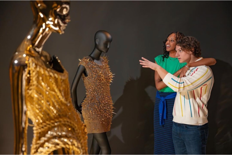 atlfashiongives's tweet image. Hosting The Blonds &amp;amp; their garments for the “Glamour, Fashion, Fantasy’’ exhibition has left us shook. Their iconic designs — worn internationally by Rihanna, Britney Spears, Beyoncé, Miley Cyrus, and more — fill the #SCADFASH galleries with inspiration and detailed integrity.