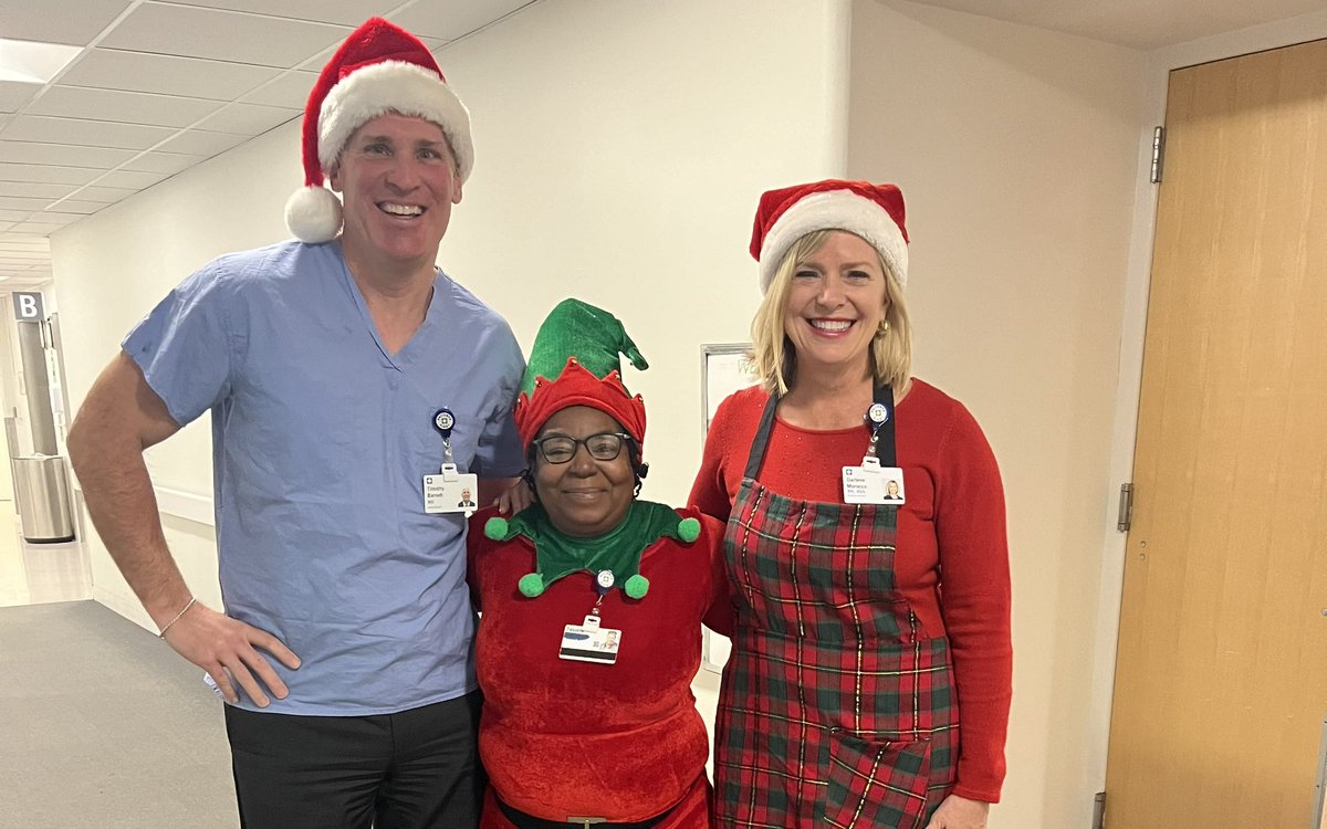 Always a special time of the year as #CCLutheranHospital leaders serve a delicious holiday meal to our teams of dedicated caregivers. Thanks and Happy Holidays to all of our @ClevelandClinic caregivers and their families and to @Aramark for their partnership.